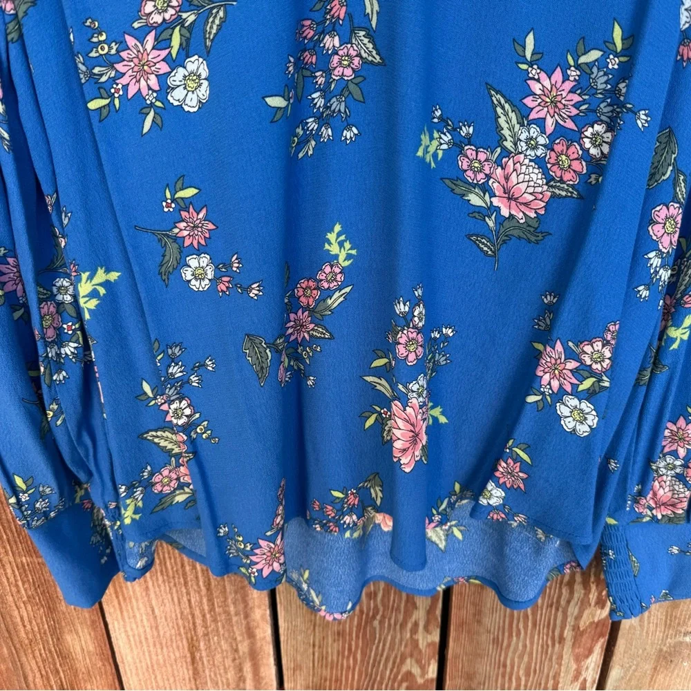 Loft Blue Floral V-Neck Long Sleeve Blouse Size Medium